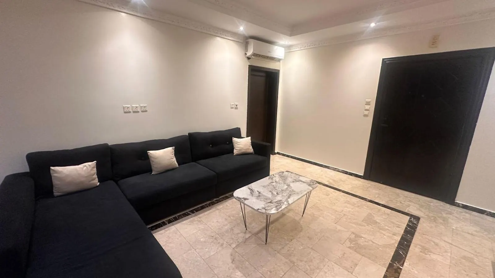 شقة غرفة وصالة بدخول ذاتي Jeddah Apartment